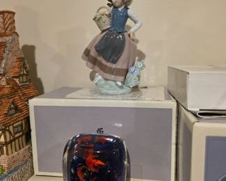 LLADRO PORCELAIN FIGURINE # 5221 "SWEET SCENT" GIRL WITH BASKET OF FLOWERS