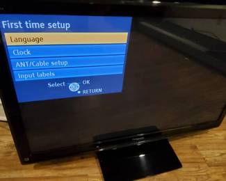 Vizio Flat Screen TV with Stand  48 Display  Powers On  Home Media  Gaming Monitor