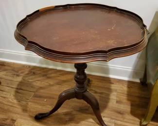 Vintage Mahogany Pie Crust Accent Table