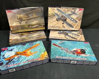 Roden Model Airplane Kits feat. North American T28C Trojan