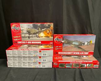 Airfix Model Airplane Kits feat Curtiss P40B Warhawk