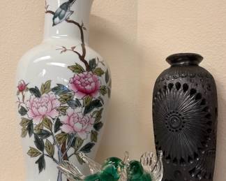Chinese Famille Rose Porcelain Vase, Arte Murano ICET Green & Clear Art Glass Bird Figurines