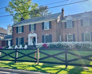 Home of a estate sale they are moving so need to clear out! 