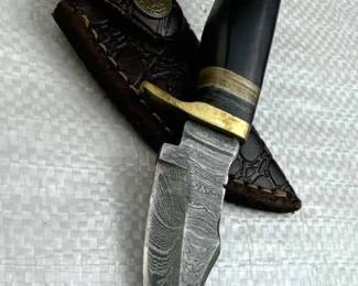 Damascus Steel Fixed Blade Knife w/ Sheath