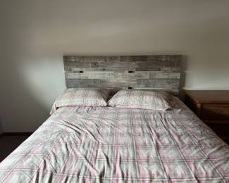 Queen size bed
