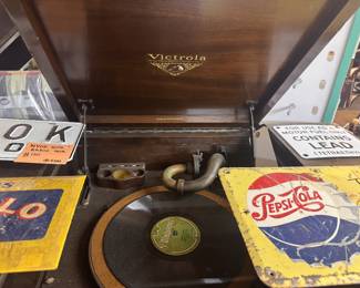 Victrola, works with records!