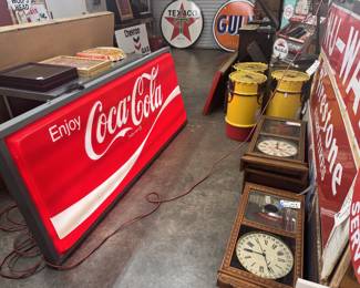 Any Coke fans!? Sweet light up cabinet that works! Coke & Dr Pepper clocks.