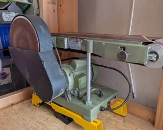 T6 - $40. Central Machinery 6" Belt & 9" Disc Sander. Model T6852