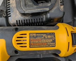 T40 - $40. DeWalt DC550 18V Cut out tool. 