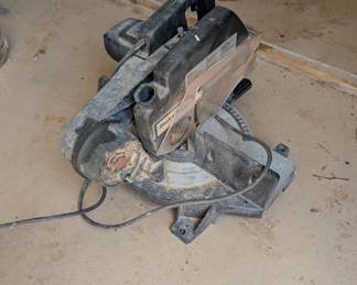 T5 - $60. Black & Decker Professional 10" Miter Saw. Model 1702. Tested & Works. 