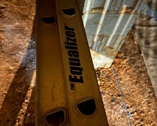 T124 - $200. Werner Model D1824-2EQ. 24' extension ladder with Equalizer Feet
