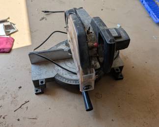 T5 - $60. Black & Decker Professional 10" Miter Saw. Model 1702. Tested & Works. 