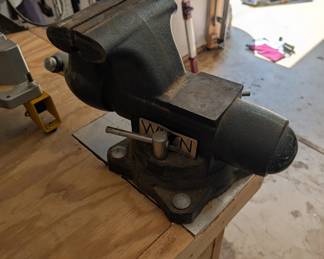 T7 - $500. Wilton 6.5" Jaw - Combination Vice. (Wilton WL9-28807 1765, Tradesman Vise, 6-1/2"Jaw Width, 6-1/2" Jaw Opening, 4" Throat Depth)