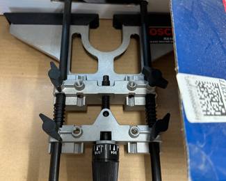 T115 - $15. Bosch RA1054 Deluxe Router Guide. 
