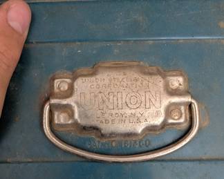 T11- $15. Union Metal Toolbox. 