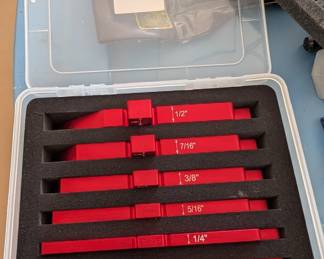 T33 - $15. 7 Pc Router Table Set up bars. 