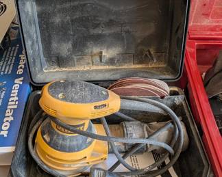 T54 - $30. DeWalt Orbit Sander. Model 26543. 