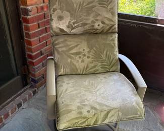 4 swivel patio chairs with cushions 