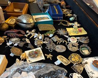 art deco jewelry/vintage locks and keys