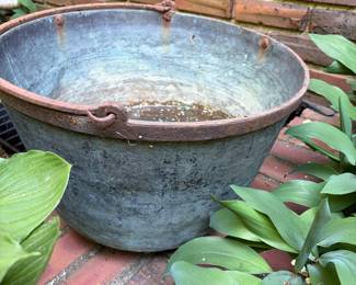 Iron garden bucket 