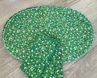 Floral Print Placemats and Napkins Vtg