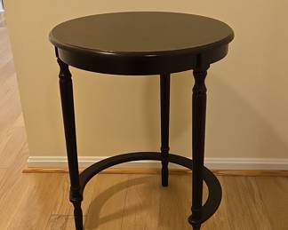 Round Pedestal Side Table