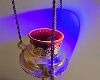 vigil lamp with cadmium in glass
