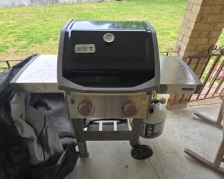very nice almost new weber grill with propane 