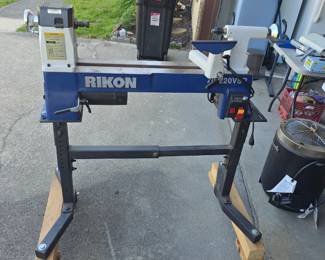 Rikon Lathe with rolling stand Nice clean. 