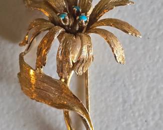 14 Karat gold brooch.
