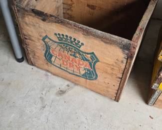 Vintage Canadian Dry soda box 