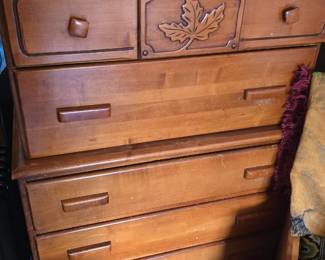 Nice chest of drawers. Solid wood.