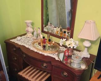 vanity with mirror 