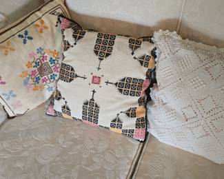 Needlepoint pillows vintage.