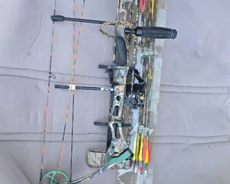 Bear Lights out compound Bow and arrows with broad heads 