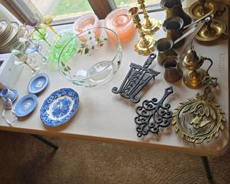 Lots of trivets, brass and more.