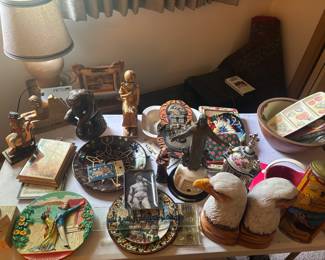 Nice vintage travel collectibles 