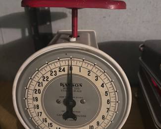 kitchen scale vtg