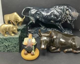 Lot Of Wall Street Figurines Bull And Bear Book Ends
