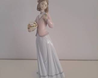 Girl with Flowers Lladro