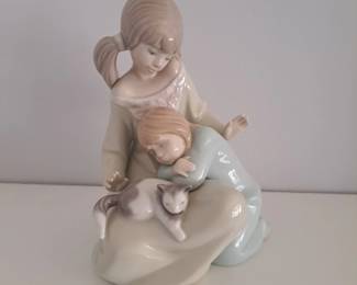 Lladro No. 1.534 Girls With Cat