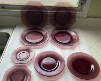 AKC043 - Collection of Vintage Hazel Atlas Amethyst Octagonal Glassware 