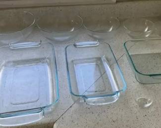 AKC029 - Lot of Vintage Pyrex Clear Glass Bakeware, Mixing Bowls & Oblong Baking Dishes