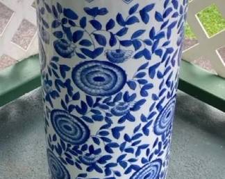AKC087 - Large Freestanding Indigo Patterned Porcelain Umbrella Stand