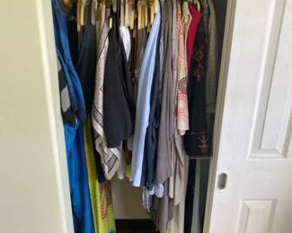 AKC057 - Lot of Women’s Clothing Sizes M & L Tops, Pants, Dresses