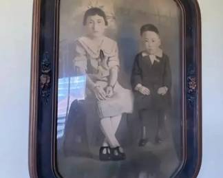 AKC015 - Rare Early 1900s Antique Photograph in Rare Convex Bubble Glass Style Wood Frame
