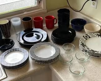 AKC038 - Patterned Dinnerware, Bowls, Mugs, Pyrex and More