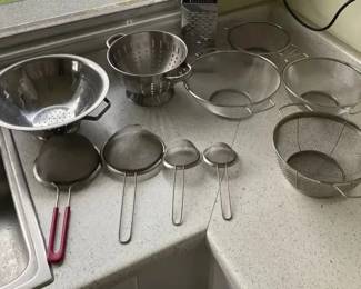 AKC028 - Collection of Various Stainless Steel Kitchen Colanders & Mesh Strainers