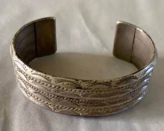 AKC156 - Vintage Native American Navajo? Sterling Silver? Cuff Bracelet