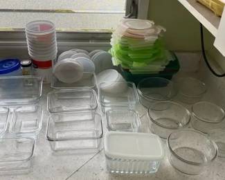 AKC026 - Lot of Kitchen Food Storage Items - Glass & Plastic Containers